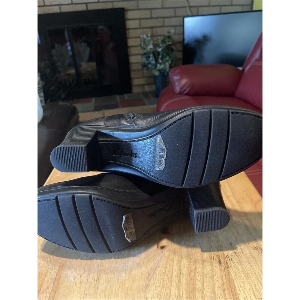 Clarks Artisan Ankle Boots Black Leather Boots Round Toe Zip Block Heel Size 8.5